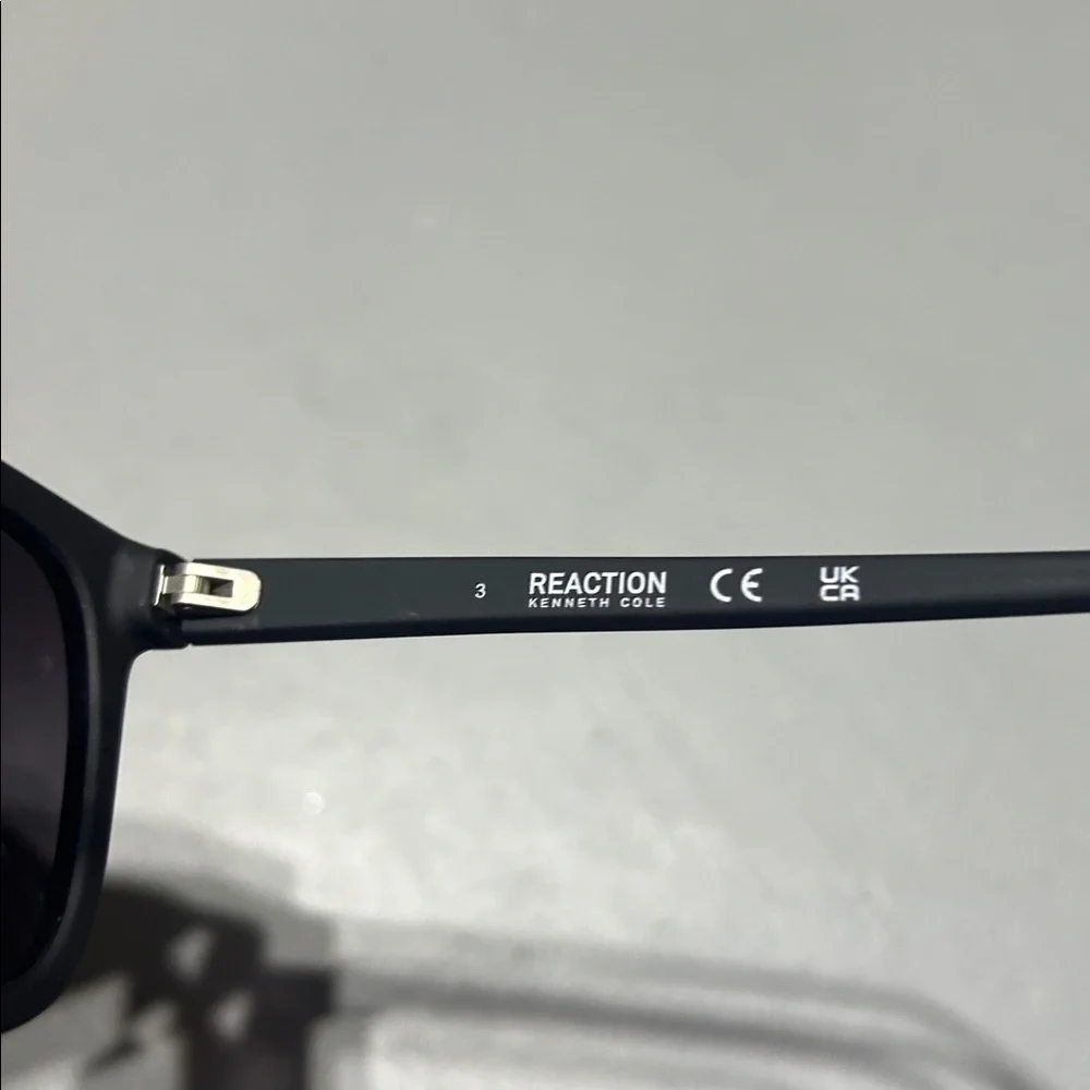 (NEW) Kenneth Cole Reaction Black Sunglasses